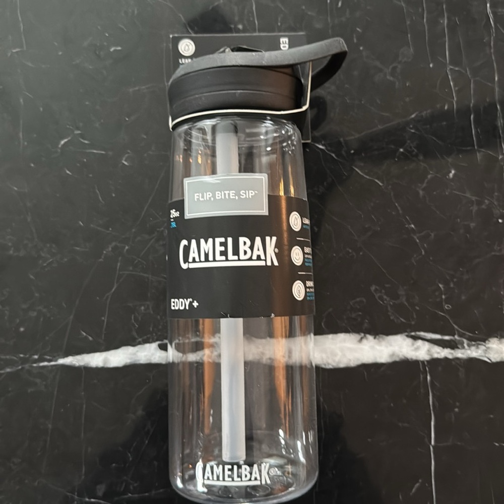NWT Camelbak Eddy 25 oz Clear